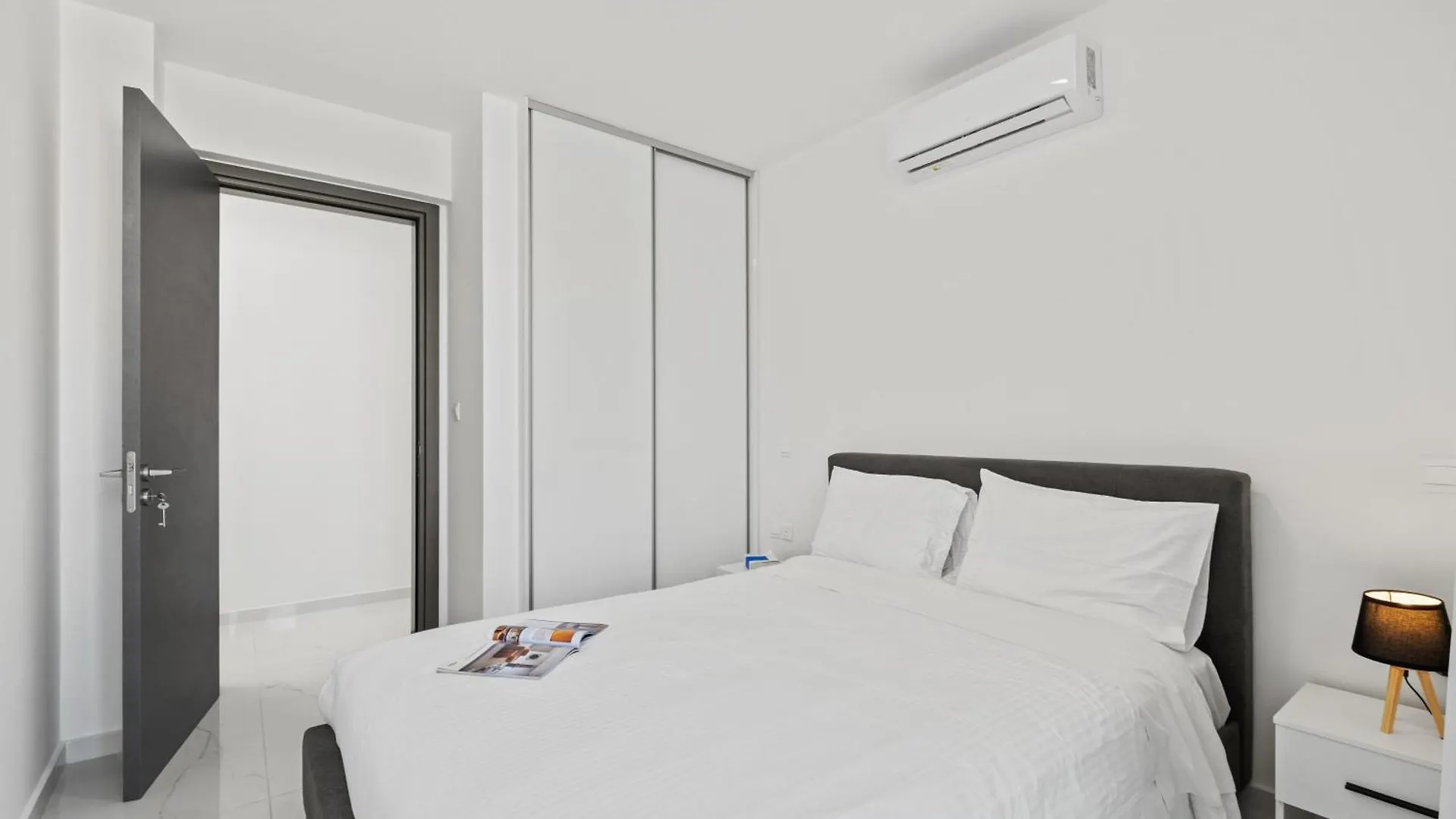 לרנקה Maestro City Apartments