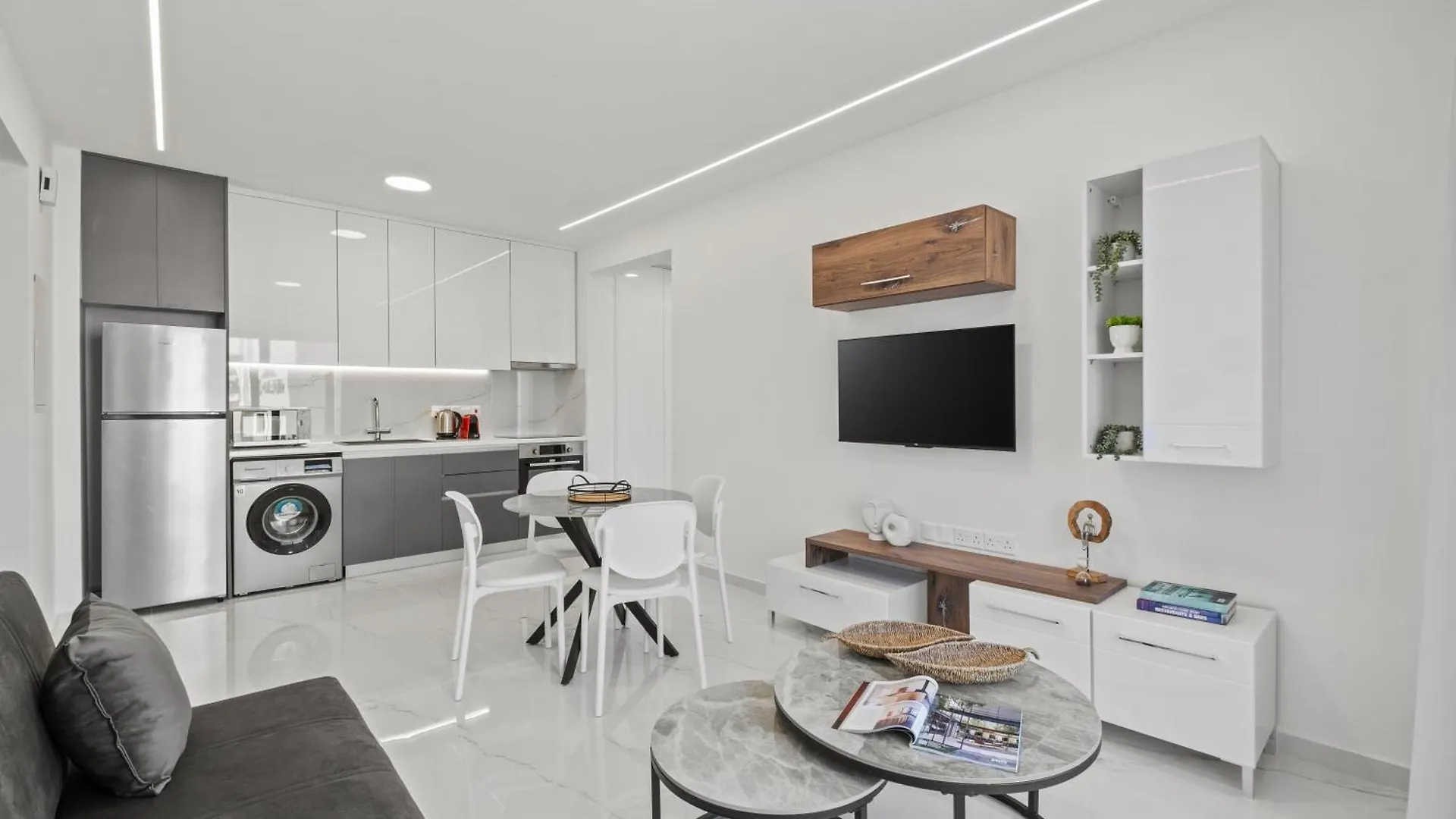 לרנקה Maestro City Apartments