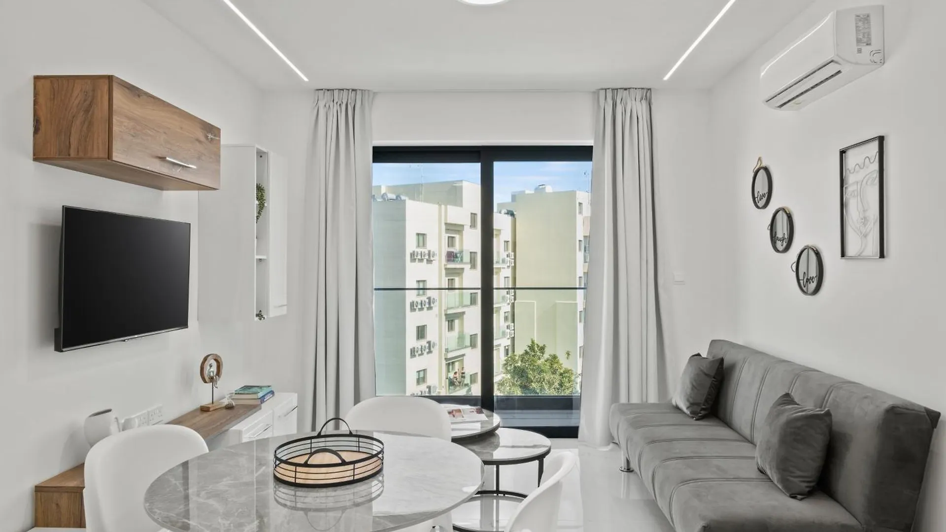 לרנקה Maestro City Apartments קפריסין