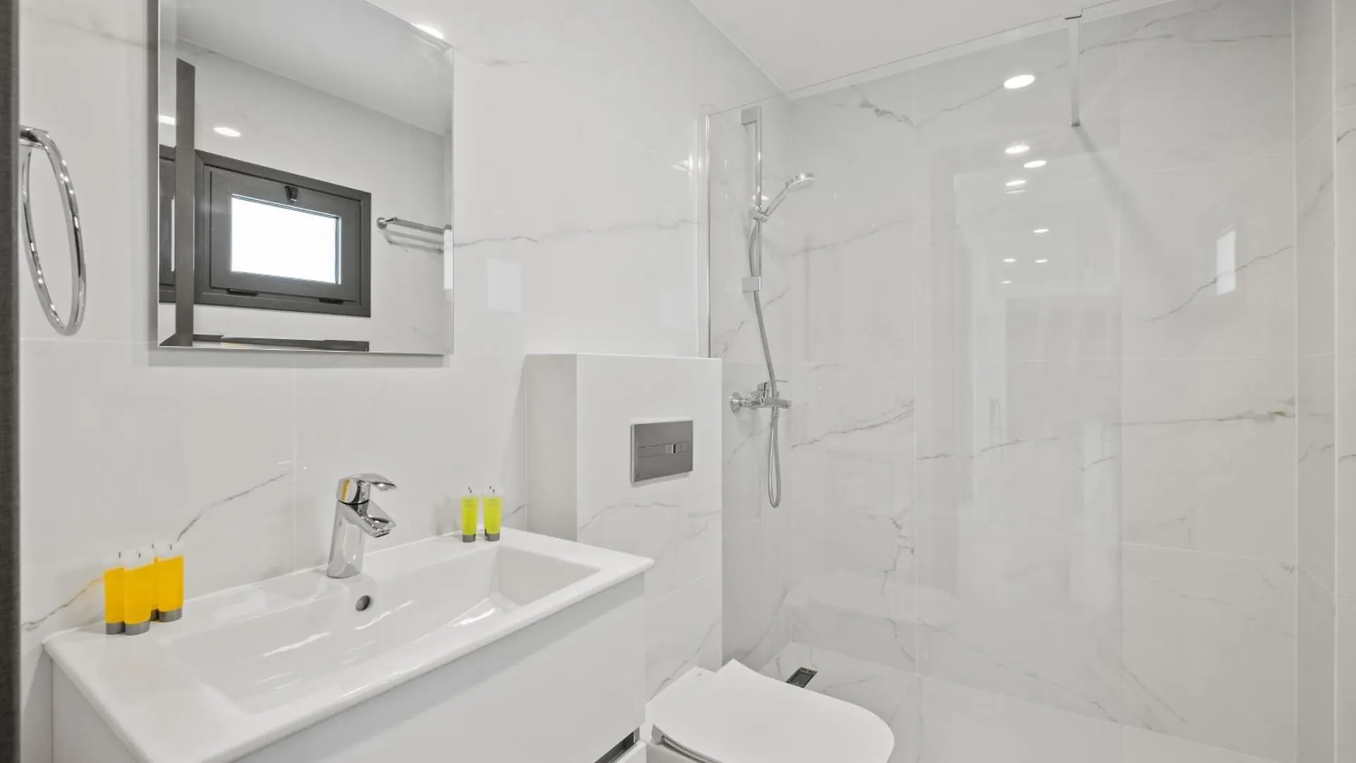 לרנקה Maestro City Apartments
