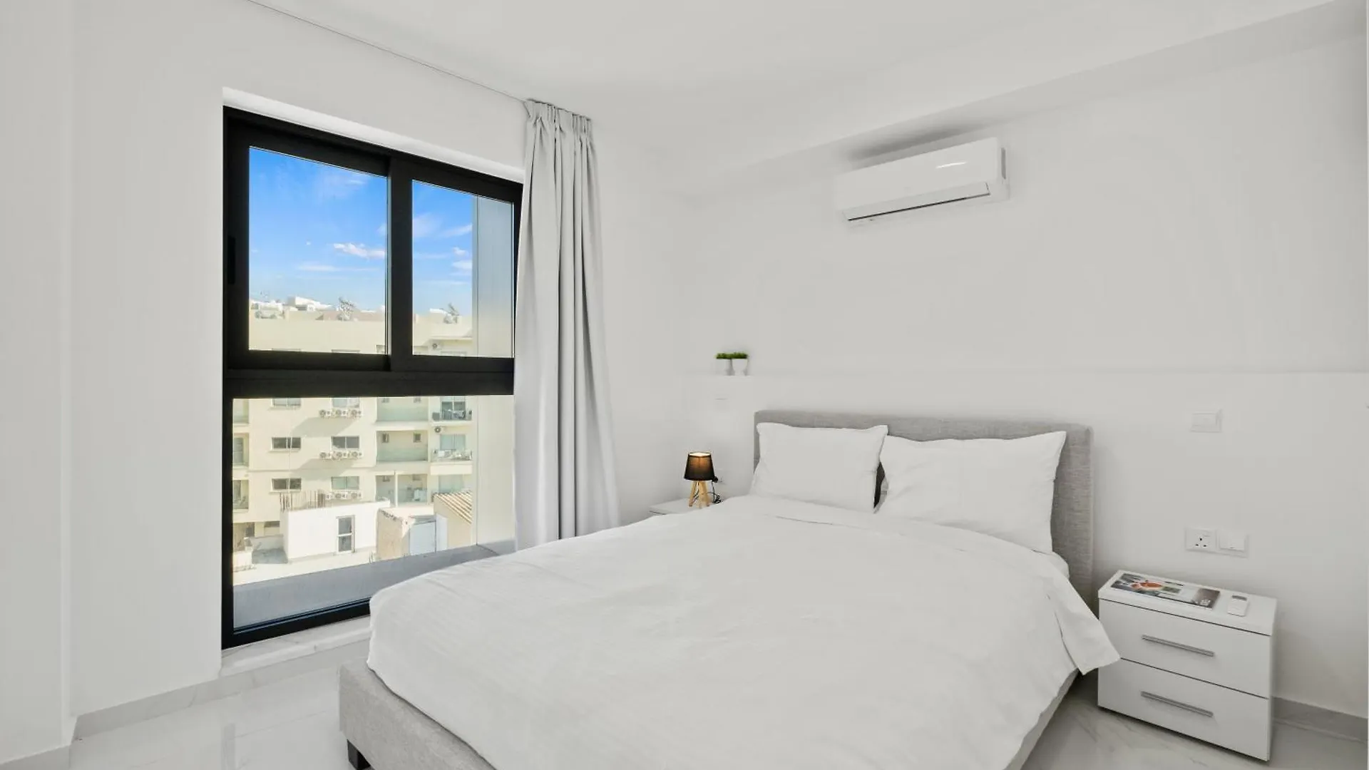 לרנקה Maestro City Apartments