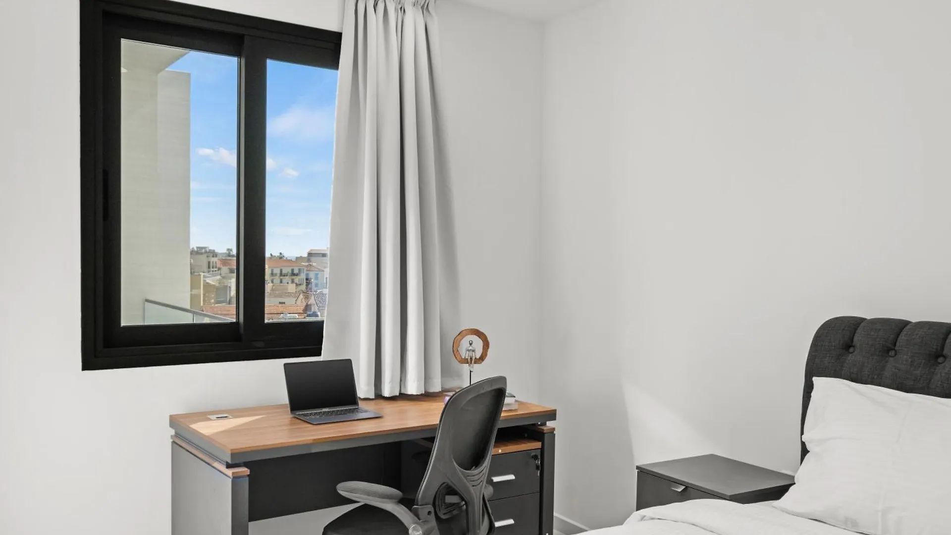 לרנקה Maestro City Apartments