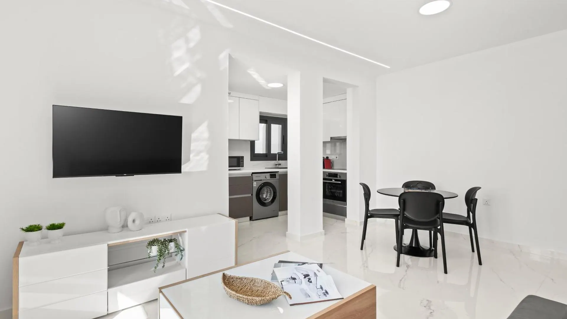 לרנקה Maestro City Apartments קפריסין