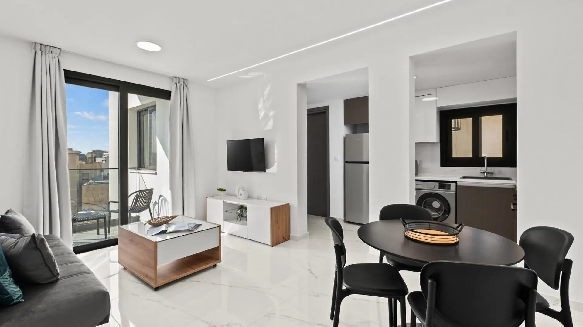 לרנקה Maestro City Apartments 0*,