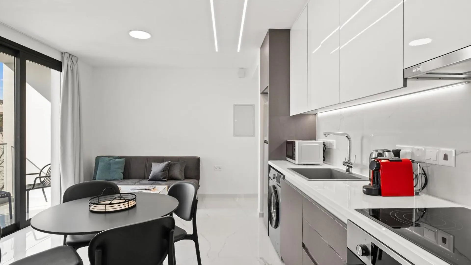 לרנקה Maestro City Apartments