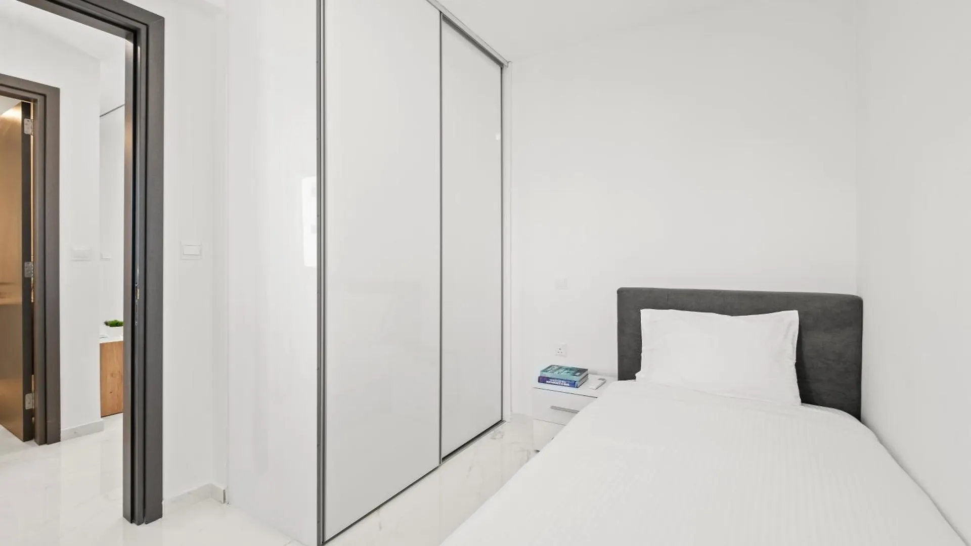 לרנקה Maestro City Apartments